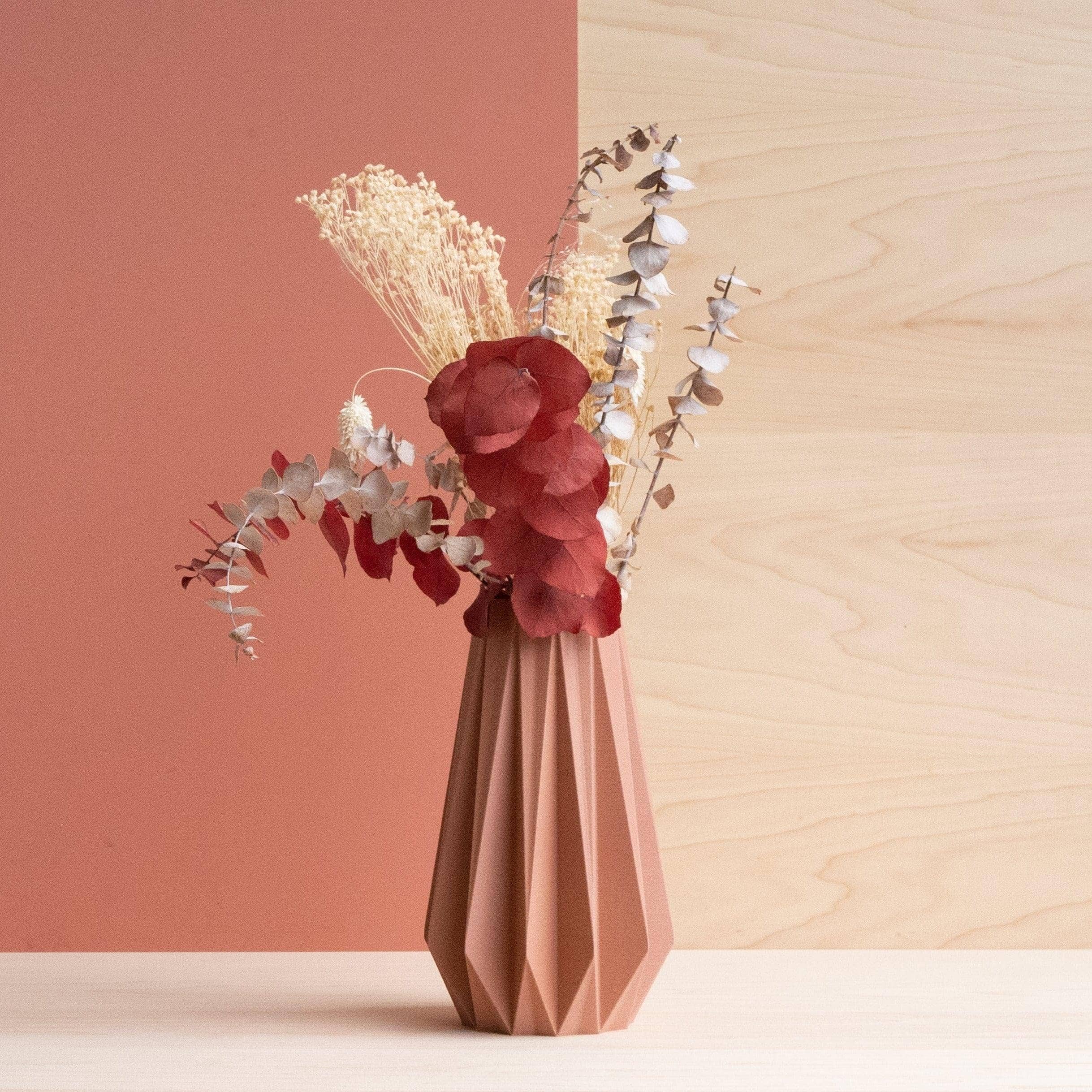 Origami vaas, perfect voor gedroogde of verse bloemen: Terracotta / 20 cm Hoofdafbeelding