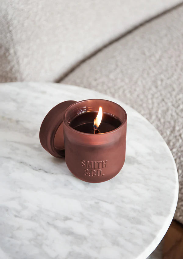 Geurkaars Zwarte Oud & saffraan 250g SMITH & CO.