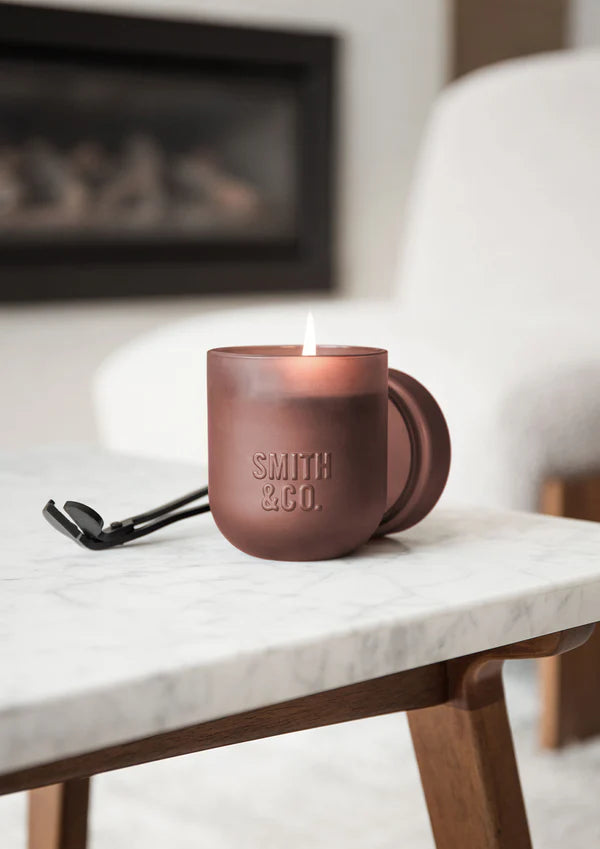 Geurkaars Zwarte Oud & saffraan 250g SMITH & CO.