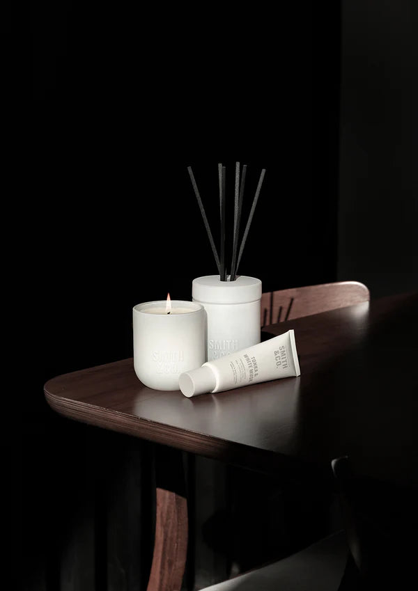 Tonka & White Musk Scented Candle 250g  SMITH&CO.