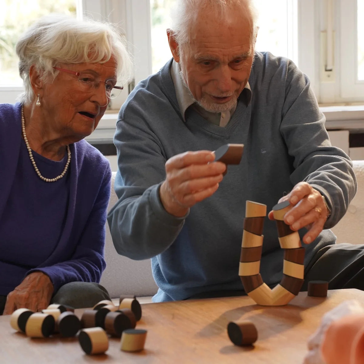 Houten bouwblokken Loggos set M beuk en walnoot of beukenhout